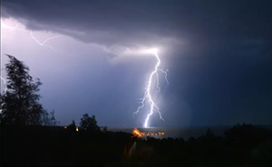雷電預(yù)警系統(tǒng)報(bào)警后，需要采取哪些防雷措施？【易造防雷】